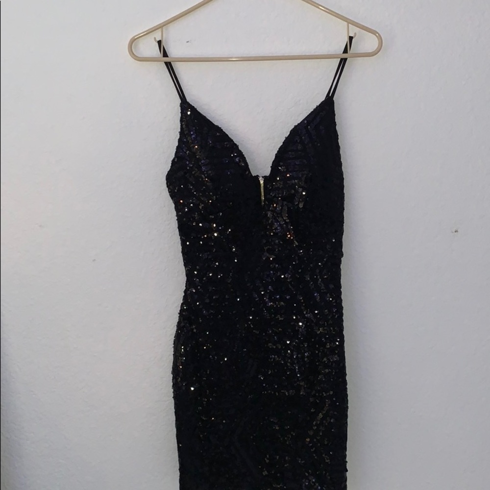 Beautiful sequence black dress!